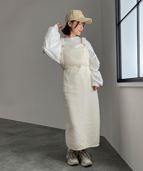 ISOOK（アイスー）の「【ISOOK / アイスー】ボアジャンパースカート / オーバーオール サロペット ZOZOTOWN限定（ジャンパースカート・レディース・アイボリー/ブラック・FREE）」の7枚目の写真