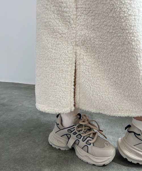 ISOOK（アイスー）の「【ISOOK / アイスー】ボアジャンパースカート / オーバーオール サロペット ZOZOTOWN限定（ジャンパースカート・レディース・アイボリー/ブラック・FREE）」の5枚目の写真