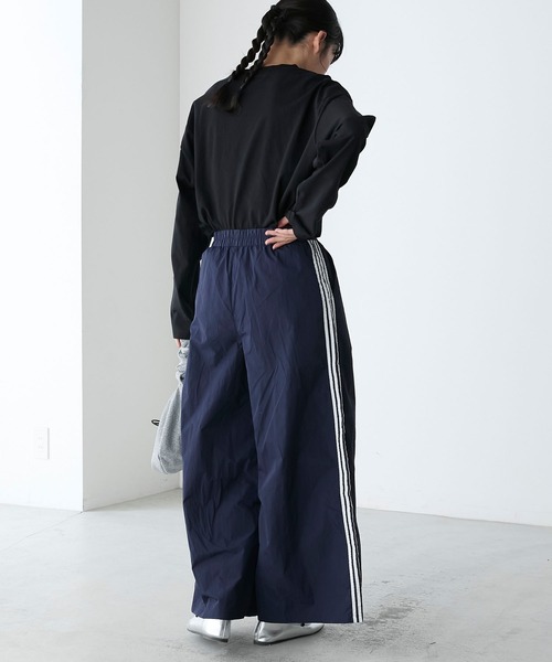 forksy.（フォルクシー）の「【forksy.】【セットアップ対応】ナイロントラックラインワイドパンツ（その他パンツ・レディース・パープル/ネイビー/オフホワイト・L/M）」の9枚目の写真