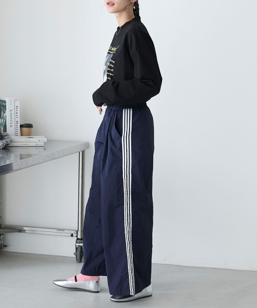 forksy.（フォルクシー）の「【forksy.】【セットアップ対応】ナイロントラックラインワイドパンツ（その他パンツ・レディース・パープル/ネイビー/オフホワイト・L/M）」の11枚目の写真