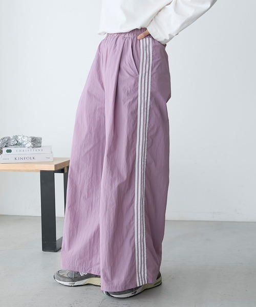 forksy.（フォルクシー）の「【forksy.】【セットアップ対応】ナイロントラックラインワイドパンツ（その他パンツ・レディース・パープル/ネイビー/オフホワイト・L/M）」の15枚目の写真