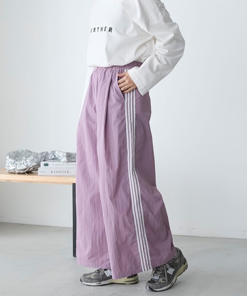 forksy.（フォルクシー）の「【forksy.】【セットアップ対応】ナイロントラックラインワイドパンツ（その他パンツ・レディース・パープル/ネイビー/オフホワイト・L/M）」の16枚目の写真