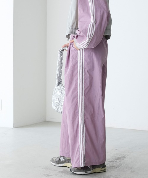 forksy.（フォルクシー）の「【forksy.】【セットアップ対応】ナイロントラックラインワイドパンツ（その他パンツ・レディース・パープル/ネイビー/オフホワイト・L/M）」の18枚目の写真