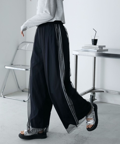 forksy.（フォルクシー）の「【forksy.】【セットアップ対応】ナイロントラックラインワイドパンツ（その他パンツ・レディース・パープル/ネイビー/オフホワイト・L/M）」の4枚目の写真