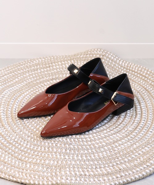 shoes365(シューズスリーシックスファイヴ)の「【shoes365】ポインテッドトゥ ローヒールメリージェーンシューズ(パンプス・レディース・ブラック/レッド・24.0cm/22.5cm/25.0cm/24.5cm/23.5cm/23.0cm)」の2枚目の写真