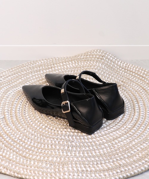 shoes365(シューズスリーシックスファイヴ)の「【shoes365】ポインテッドトゥ ローヒールメリージェーンシューズ(パンプス・レディース・ブラック/レッド・24.0cm/22.5cm/25.0cm/24.5cm/23.5cm/23.0cm)」の6枚目の写真