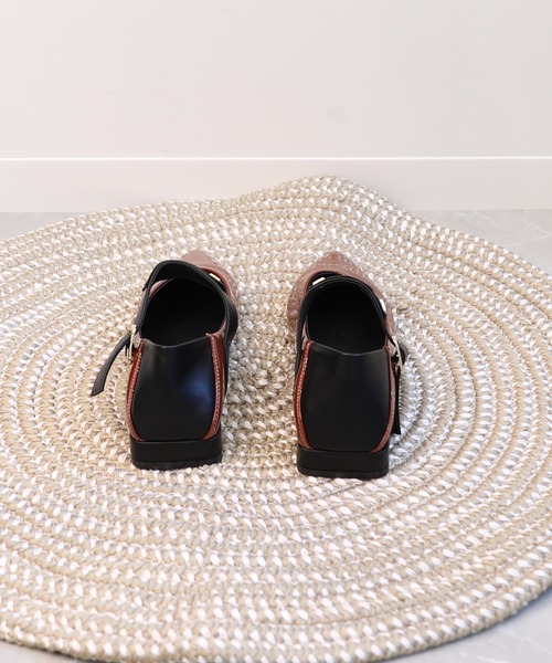 shoes365(シューズスリーシックスファイヴ)の「【shoes365】ポインテッドトゥ ローヒールメリージェーンシューズ(パンプス・レディース・ブラック/レッド・24.0cm/22.5cm/25.0cm/24.5cm/23.5cm/23.0cm)」の11枚目の写真