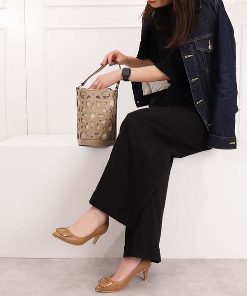 artemis by DIANA（アルテミスバイダイアナ）の「カットワークレザー　インナーバッグ付きバケツバッグ（ハンドバッグ・レディース・ダークベージュ/ブラック/アイボリー/ライトブルー・FREE）」の21枚目の写真