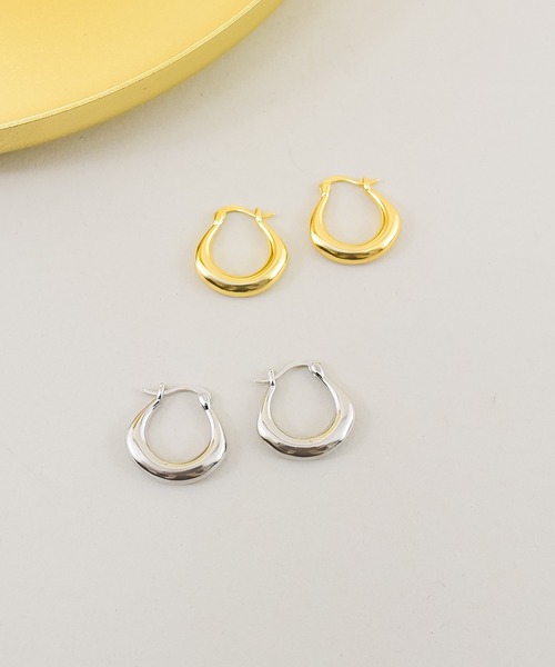 styiro(スタイロ)の「ニッケルフリー ぷっくりフープ メタルピアス(ピアス(両耳用)・レディース・シルバー/ゴールド・FREE)」の3枚目の写真
