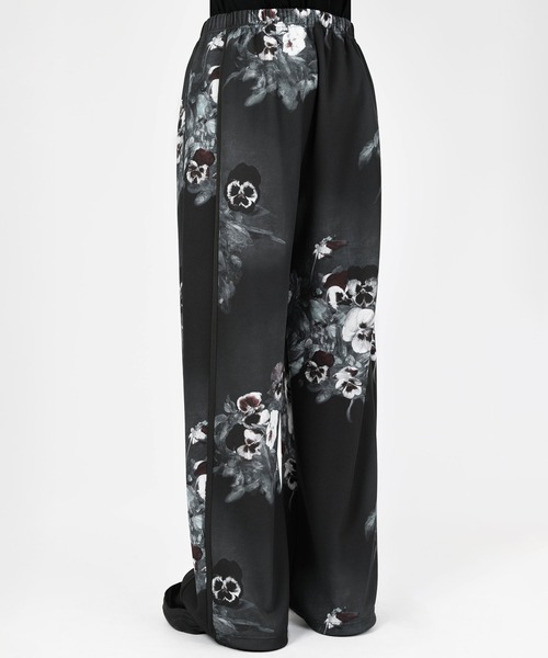 LAD MUSICIAN（ラッドミュージシャン）の「2TUCK TRACK PANTS