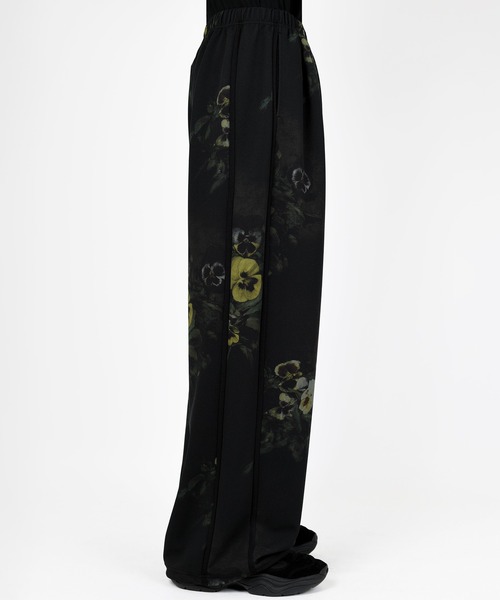 LAD MUSICIAN（ラッドミュージシャン）の「2TUCK TRACK PANTS