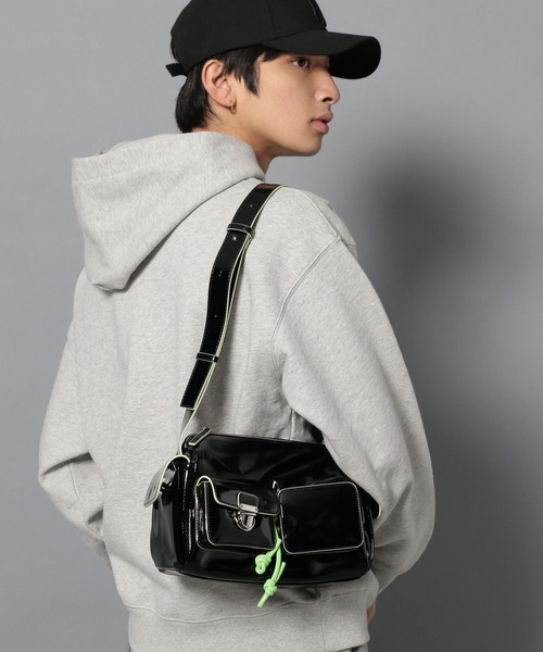 PAGEBOY（ページボーイ）の「【UNISEX】キューブポケットバッグ（ショルダーバッグ・レディース・ブラック・FREE）」の4枚目の写真