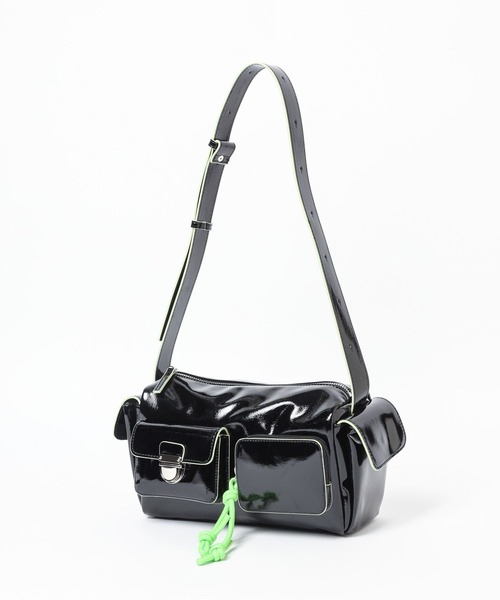 PAGEBOY（ページボーイ）の「【UNISEX】キューブポケットバッグ（ショルダーバッグ・レディース・ブラック・FREE）」の5枚目の写真