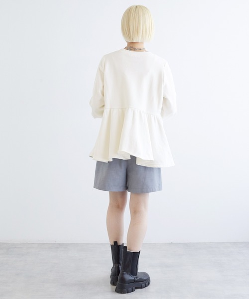 w closet(ダブルクローゼット)の「裏毛ペプラムトップス(スウェット・レディース・オートミール/ピンク/オフホワイト・FREE)」の6枚目の写真