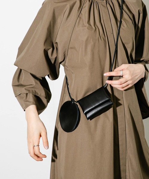 KBF（ケイビーエフ）の「レザーポーチBAG（ショルダーバッグ・レディース・イエロー/ブラック・ONE）」の2枚目の写真