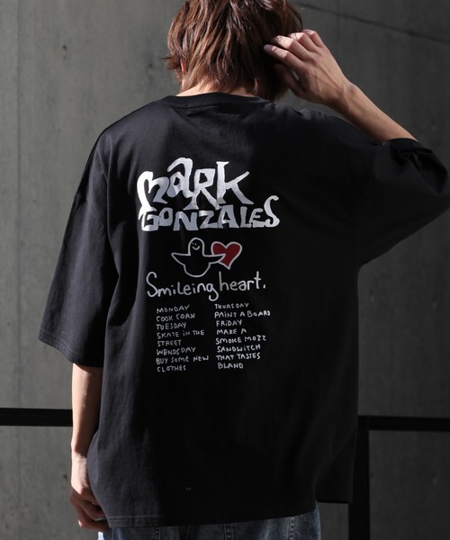 Mark Gonzales(マーク・ゴンザレス)の「【Mark Gonzales/マーク ゴンザレス】アートワークデザインプリント ビッグシルエット半袖Tシャツ(Tシャツ/カットソー・メンズ・ホワイト系1/ホワイト系2/ブラック系5/ブラック系6/ブルー系6/ブラック系7/ブルー系7/ブラック系8/ブルー系8/ベージュ系1/ブラック系2/ブルー系2/ホワイト系3/ベージュ系3/ブラック系4/ブルー系4/ホワイト系5/ベージュ系8/ブラック系1/ベージュ系2/ブラック系3/ブルー系3/ホワイト系4/ブルー系5/ホワイト系6/ブルー系1/ベージュ系4/ベージュ系5/ベージュ系6/ホワイト系7/ベージュ系7/ホワイト系8・M/L/XL)」の16枚目の写真