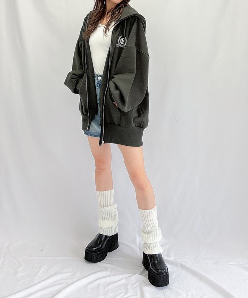 ENVYM（アンビー）の「エンブレムルーズパーカー（パーカー・レディース・ブラック/ホワイト/ベージュ・FREE）」の22枚目の写真