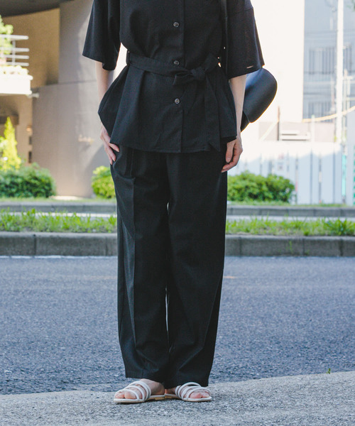 ITEMS URBANRESEARCH(アイテムズ アーバンリサーチ)の「『セットアップ対応』『洗濯可』リサイクルリネンセンタープレスパンツ(その他パンツ・レディース・ブラウン/ブラック/ライトカーキ・FREE)」の2枚目の写真