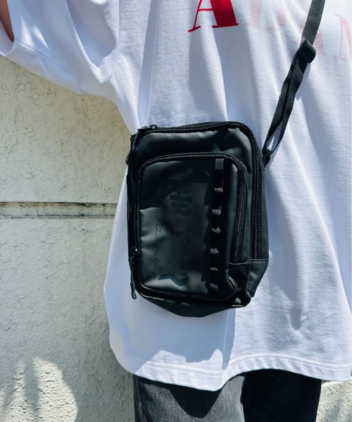 THRASHER(スラッシャー)の「THRASHER / タテミニショルダー / TH-T(ショルダーバッグ・レディース・ホワイト/ブラック・ONESIZE)」の2枚目の写真