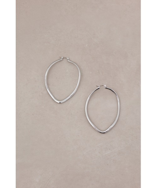 AZUL by moussy（アズールバイマウジー）の「ビッグオーバルフープピアス（ピアス（両耳用）・レディース・ゴールド系その他/シルバー・FREE）」の5枚目の写真