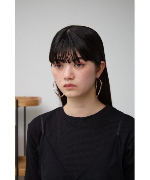 AZUL by moussy（アズールバイマウジー）の「ビッグオーバルフープピアス（ピアス（両耳用）・レディース・ゴールド系その他/シルバー・FREE）」の9枚目の写真