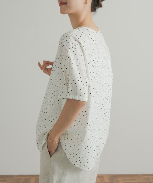 URBAN RESEARCH DOORS（アーバンリサーチドアーズ）の「リネンコットンドットブラウス（シャツ/ブラウス・レディース・ブラック系その他/ホワイト系その他・MEDIUM）」の5枚目の写真
