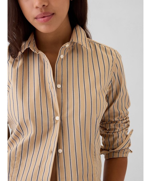 GAP(ギャップ)の「オーガニックコットン フィット クロップドシャツ(シャツ/ブラウス・レディース・ブルー/ベージュ/ホワイト×ネイビー/レッド・S/M/L/XS/XXS)」の2枚目の写真