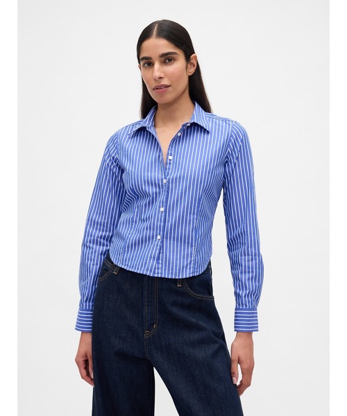 GAP(ギャップ)の「オーガニックコットン フィット クロップドシャツ(シャツ/ブラウス・レディース・ブルー/ベージュ/ホワイト×ネイビー/レッド・S/M/L/XS/XXS)」の1枚目の写真