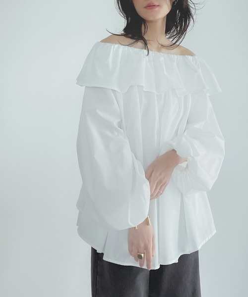 ELFRANK(エルフランク)の「2wayオフショルダーフリルチュニックブラウス(シャツ/ブラウス・レディース・オフホワイト/ブラック・FREE)」の4枚目の写真
