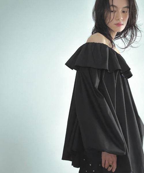 ELFRANK(エルフランク)の「2wayオフショルダーフリルチュニックブラウス(シャツ/ブラウス・レディース・オフホワイト/ブラック・FREE)」の15枚目の写真