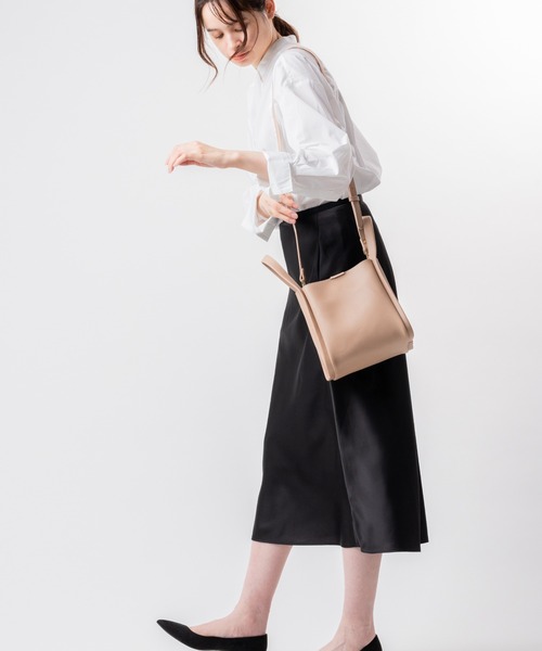 MURA(ムラ)の「PU(合成皮革) 高見え ショルダーベルト付き キューブバッグ(ショルダーバッグ・レディース・グレー/ブラック/ダークブラウン/キャメル/ベージュ/ネイビー・FREE)」の1枚目の写真
