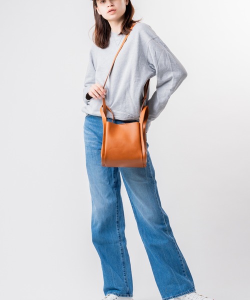 MURA(ムラ)の「PU(合成皮革) 高見え ショルダーベルト付き キューブバッグ(ショルダーバッグ・レディース・グレー/ブラック/ダークブラウン/キャメル/ベージュ/ネイビー・FREE)」の6枚目の写真