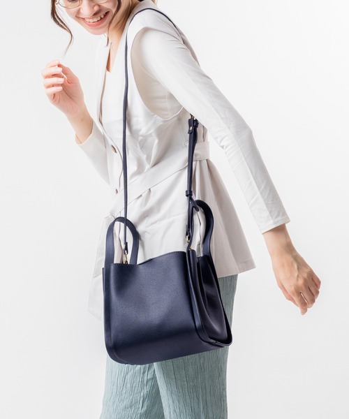 MURA(ムラ)の「PU(合成皮革) 高見え ショルダーベルト付き キューブバッグ(ショルダーバッグ・レディース・グレー/ブラック/ダークブラウン/キャメル/ベージュ/ネイビー・FREE)」の20枚目の写真