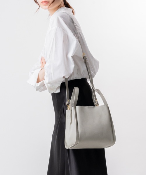 MURA(ムラ)の「PU(合成皮革) 高見え ショルダーベルト付き キューブバッグ(ショルダーバッグ・レディース・グレー/ブラック/ダークブラウン/キャメル/ベージュ/ネイビー・FREE)」の14枚目の写真