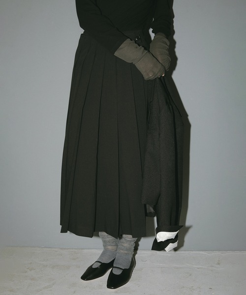 MANOF(マノフ)の「WIDE PLEATS SKIRT(スカート・レディース・ベージュ/ブラック・S/M)」の1枚目の写真
