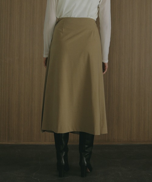 MANOF(マノフ)の「WIDE PLEATS SKIRT(スカート・レディース・ベージュ/ブラック・S/M)」の4枚目の写真