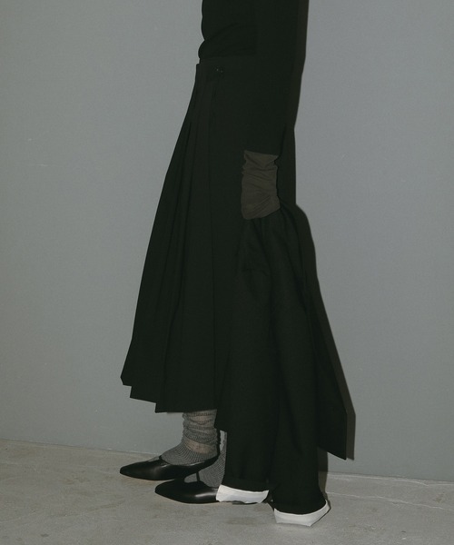 MANOF(マノフ)の「WIDE PLEATS SKIRT(スカート・レディース・ベージュ/ブラック・S/M)」の10枚目の写真