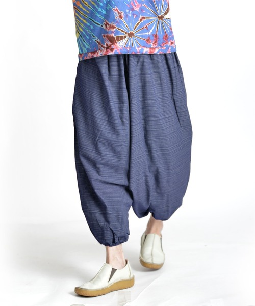 MARAI(マーライ)の「コットン100% ストライプ織り エスニックサルエルパンツ(その他パンツ・レディース・ブラウン/ライトグリーン/グリーン/ネイビー/ベージュ/ブルー/グレー/ライトブラウン/ブラック/カーキ/ダークブルー/レッド/ワインレッド/パープル/ピンク/オレンジ/ライトパープル・FREE)」の9枚目の写真