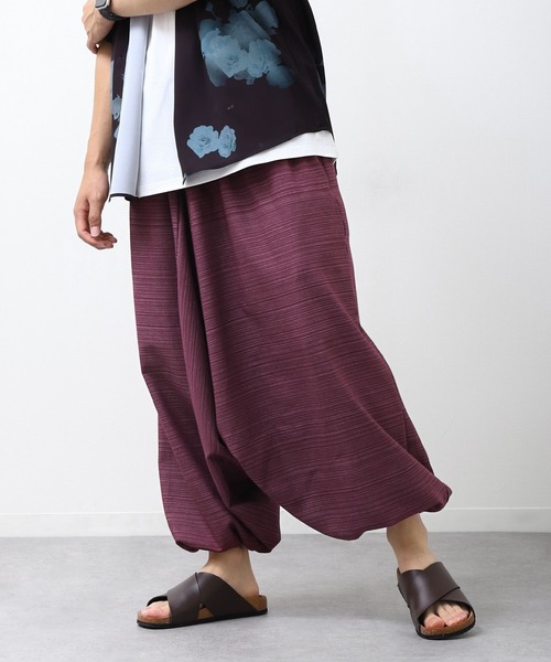 MARAI(マーライ)の「コットン100% ストライプ織り エスニックサルエルパンツ(その他パンツ・レディース・ブラウン/ライトグリーン/グリーン/ネイビー/ベージュ/ブルー/グレー/ライトブラウン/ブラック/カーキ/ダークブルー/レッド/ワインレッド/パープル/ピンク/オレンジ/ライトパープル・FREE)」の16枚目の写真