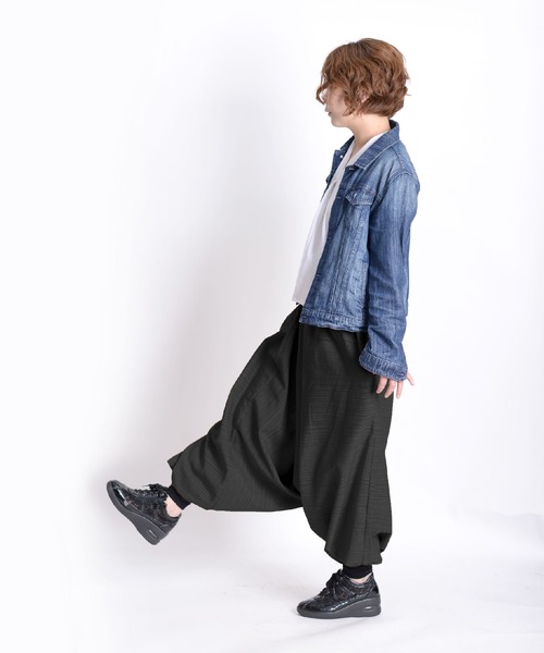 MARAI(マーライ)の「コットン100% ストライプ織り エスニックサルエルパンツ(その他パンツ・レディース・ブラウン/ライトグリーン/グリーン/ネイビー/ベージュ/ブルー/グレー/ライトブラウン/ブラック/カーキ/ダークブルー/レッド/ワインレッド/パープル/ピンク/オレンジ/ライトパープル・FREE)」の18枚目の写真