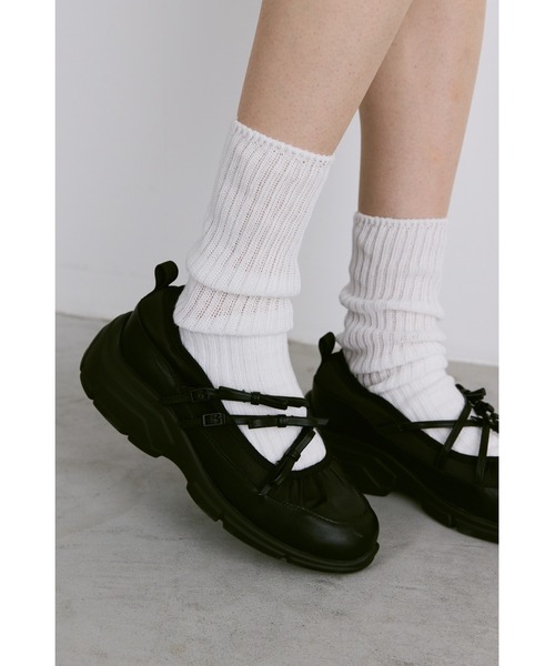un/neu(アンノイ)の「クロスリボンボリュームストラップシューズ(ローファー・レディース・ブラック/シルバー・LARGE/MEDIUM/SMALL)」の6枚目の写真