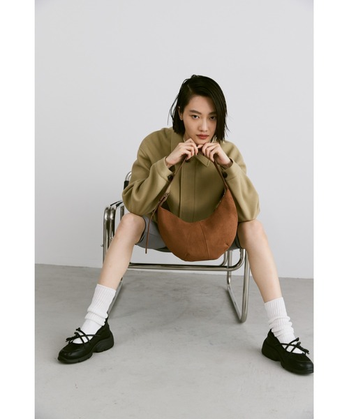 un/neu(アンノイ)の「クロスリボンボリュームストラップシューズ(ローファー・レディース・ブラック/シルバー・LARGE/MEDIUM/SMALL)」の9枚目の写真