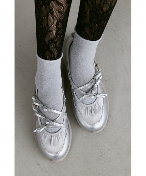 un/neu(アンノイ)の「クロスリボンボリュームストラップシューズ(ローファー・レディース・ブラック/シルバー・LARGE/MEDIUM/SMALL)」の11枚目の写真