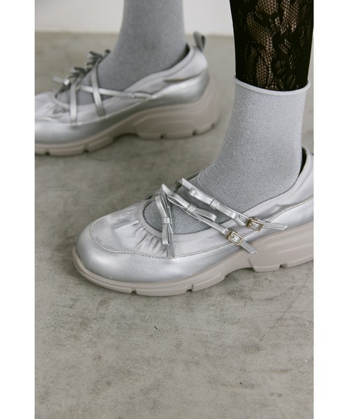 un/neu(アンノイ)の「クロスリボンボリュームストラップシューズ(ローファー・レディース・ブラック/シルバー・LARGE/MEDIUM/SMALL)」の14枚目の写真