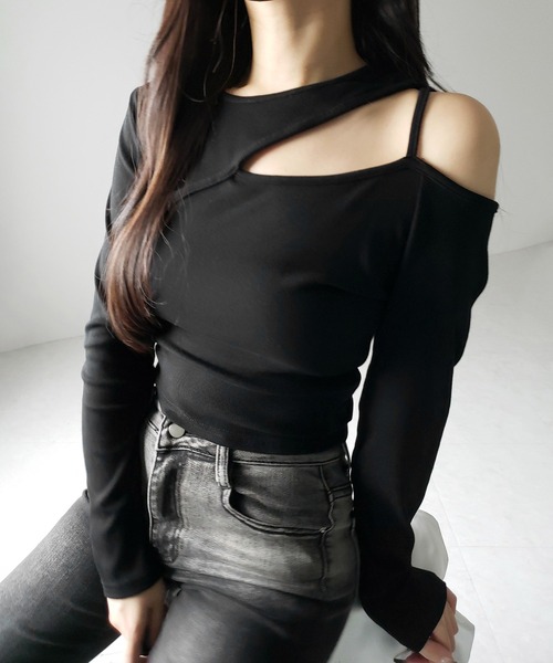 me+em select（ミームセレクト）の「【 ３color 】ショルダーカットアウトストラップリブトップス ／ shoulder cutout strap lib tops　※※（Tシャツ/カットソー・レディース・ホワイト/ブラック/グレー・FREE）」の5枚目の写真