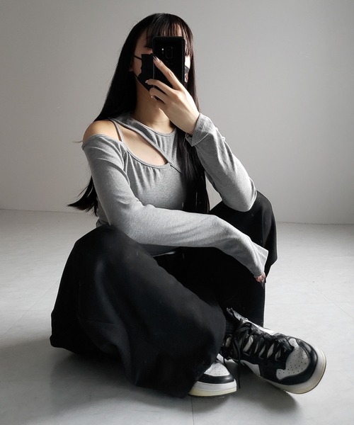 me+em select（ミームセレクト）の「【 ３color 】ショルダーカットアウトストラップリブトップス ／ shoulder cutout strap lib tops　※※（Tシャツ/カットソー・レディース・ホワイト/ブラック/グレー・FREE）」の21枚目の写真