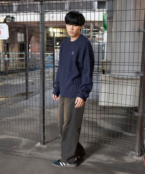 ALAND（エーランド）の「【UNISEX】ALAND／Aロゴケーブルニットプルオーバー（ニット/セーター・レディース・ネイビー/ホワイト/ピンク・LARGE/MEDIUM）」の4枚目の写真