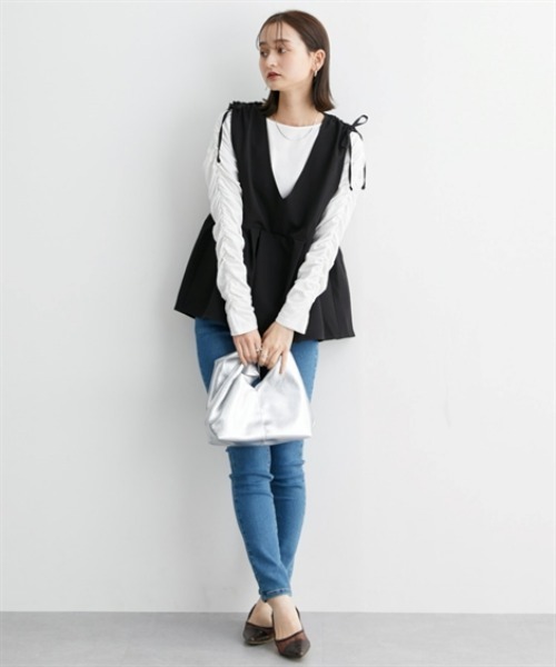 nissen（ニッセン）の「肩シャーリングデザインペプラムベスト（ベスト・レディース・ブラック/ネイビー系・M/L）」の9枚目の写真