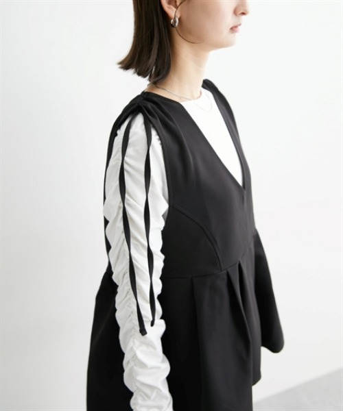 nissen（ニッセン）の「肩シャーリングデザインペプラムベスト（ベスト・レディース・ブラック/ネイビー系・M/L）」の22枚目の写真