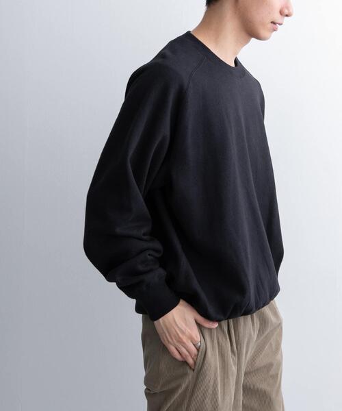 FORK&SPOON(フォークアンドスプーン)の「FORK&SPOON ラフィー裏毛クルーネックスウェット(スウェット・メンズ・ブラック/オフホワイト/ブルー・5/4)」の2枚目の写真